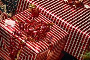 Descubre las mejores ideas de regalos de cumpleaños personalizados para mujeres, bebés y más. Opciones originales, útiles y con alto valor emocional.